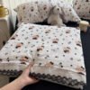 这是一套ins风卡通猫泡泡纱夏凉被（空调被）床品，整体风格软萌又带点甜酷感，很适合打造少女心卧室~ ✨ 核心亮点