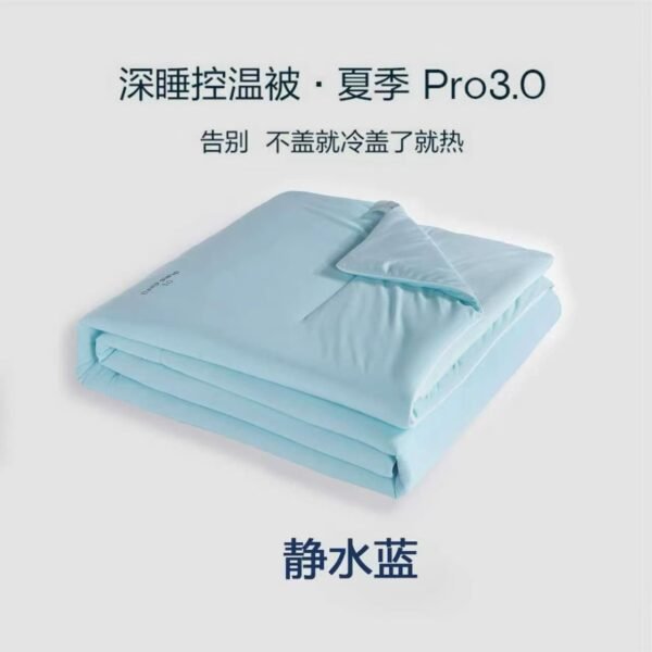 Dual-sensory summer quilt, now in bulk! Key selling points: 🧊 Double-sided, dual-feel – one quilt, two uses  • Side A: Cooling ice silk: 18.5μm ultra-fine cooling fibers, instantly lowers skin temperature by 2-3℃, silky smooth for naked sleep.  • Side B: Soft and skin-friendly: Knitted softness, gentle and close-fitting, especially suitable for the elderly, children, or those who are sensitive to cold.